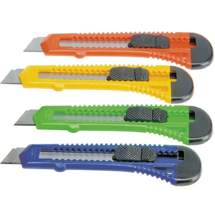 poessa317005-cutter-18mm-bismark-colores-surtidos-3.webp
